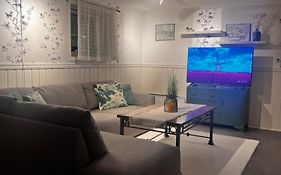 Hoda Apartment - Cozy Central Apartment With Free Parking